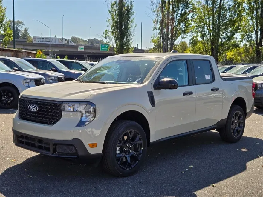 2025 Ford Maverick XLT photo 1