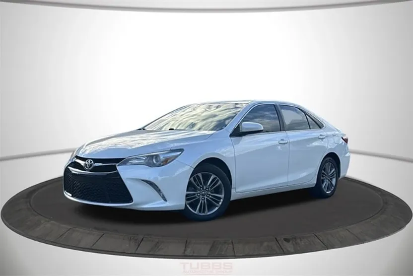 2017 Toyota Camry LE photo 1