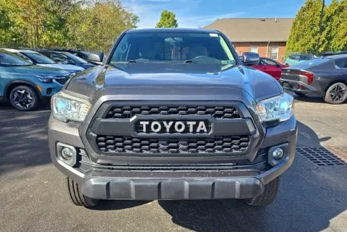 2016 Toyota Tacoma SR photo 2