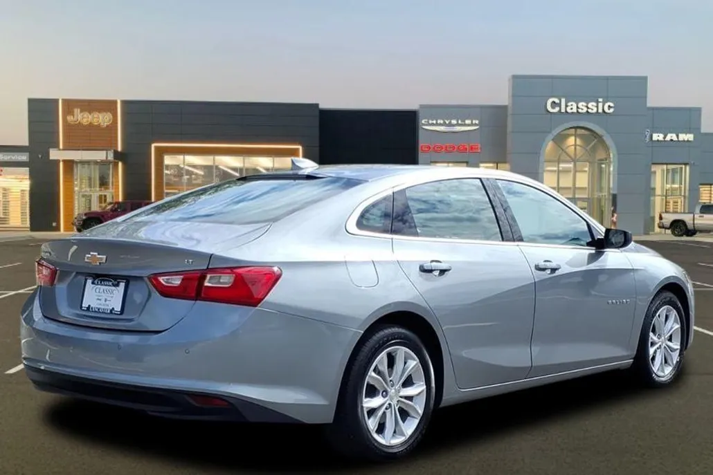 2024 Chevrolet Malibu 1LT photo 1