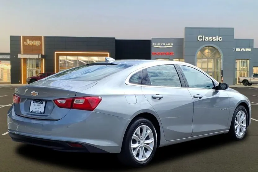 2024 Chevrolet Malibu 1LT photo 1