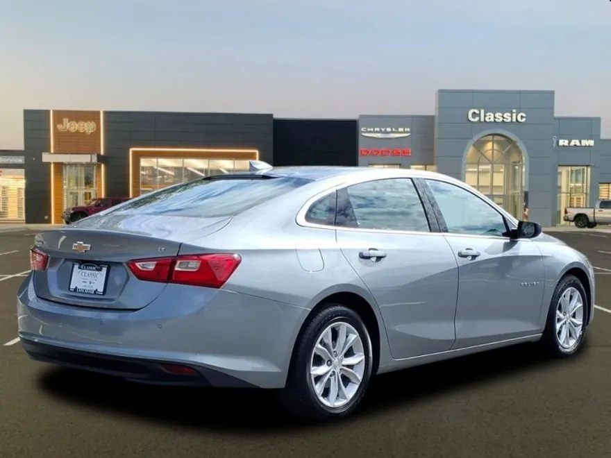 2024 Chevrolet Malibu 1LT photo 1