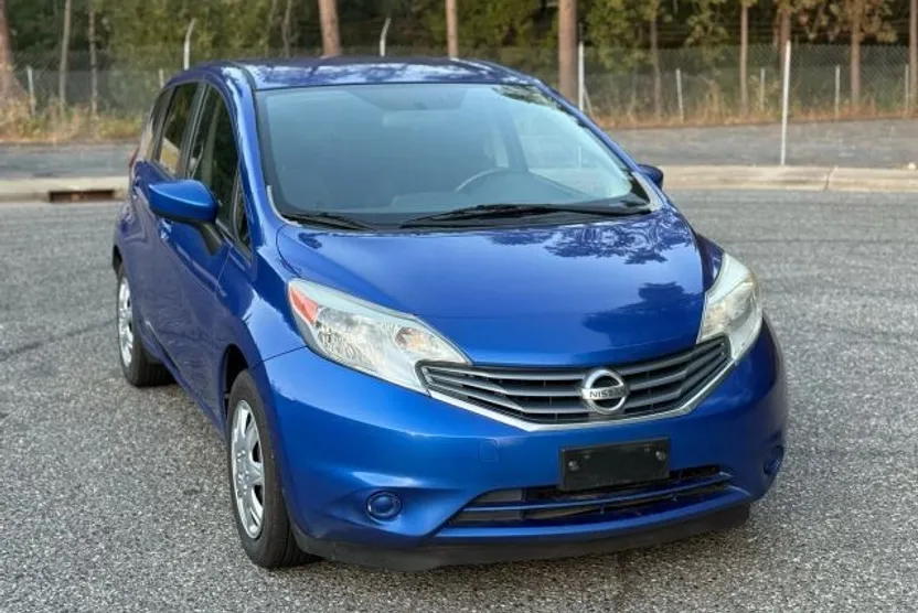 2016 Nissan Versa Note SV photo 1