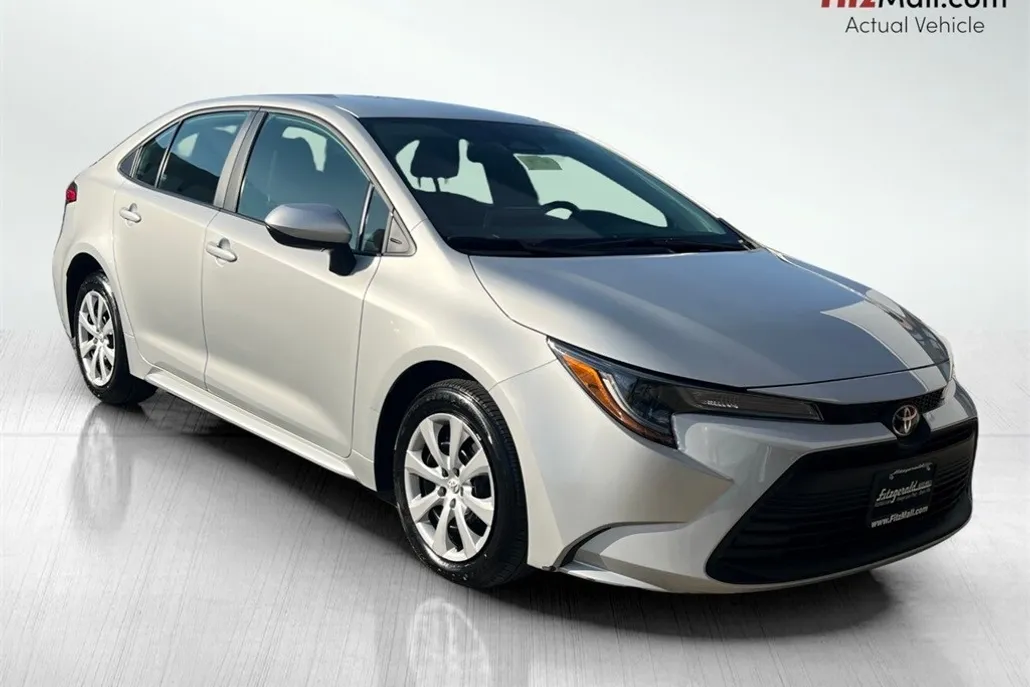 2024 Toyota Corolla LE photo 1