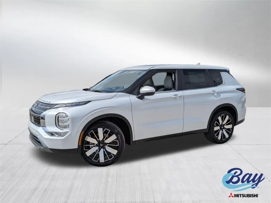 2025 Mitsubishi Outlander SE photo 1