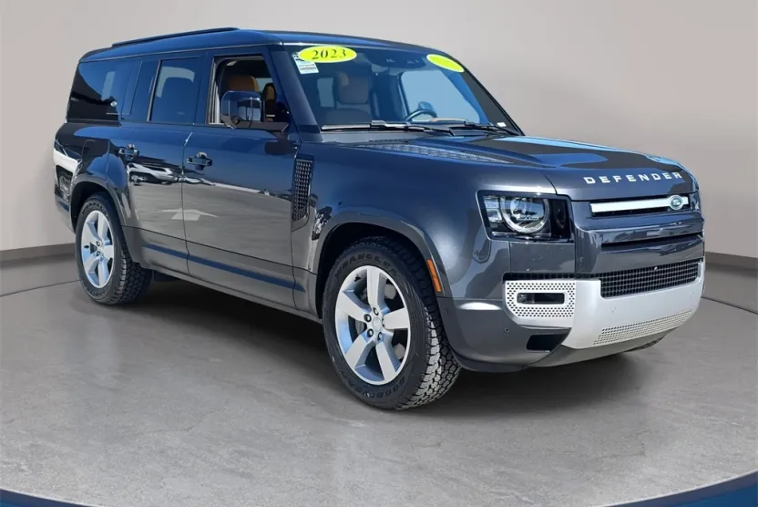 2023 Land Rover Defender 130 First Edition photo 1