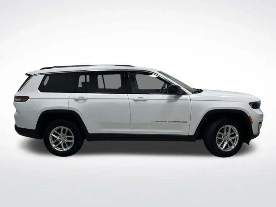 2022 Jeep Grand Cherokee Laredo photo 1