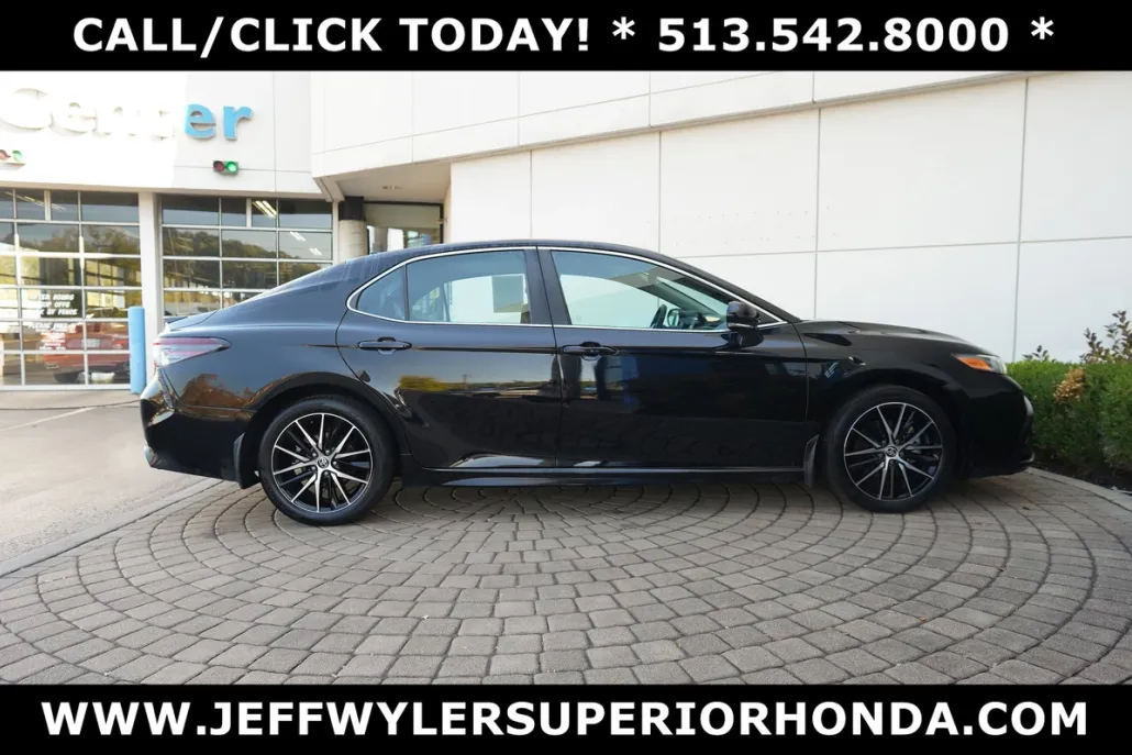 2024 Toyota Camry SE photo 1