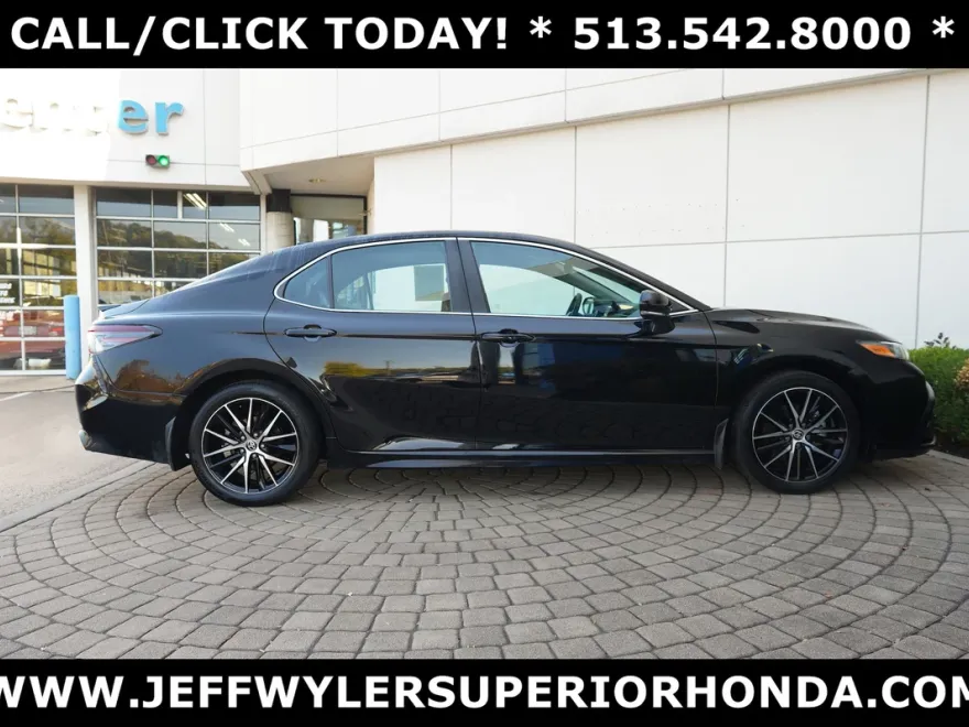 2024 Toyota Camry SE photo 1