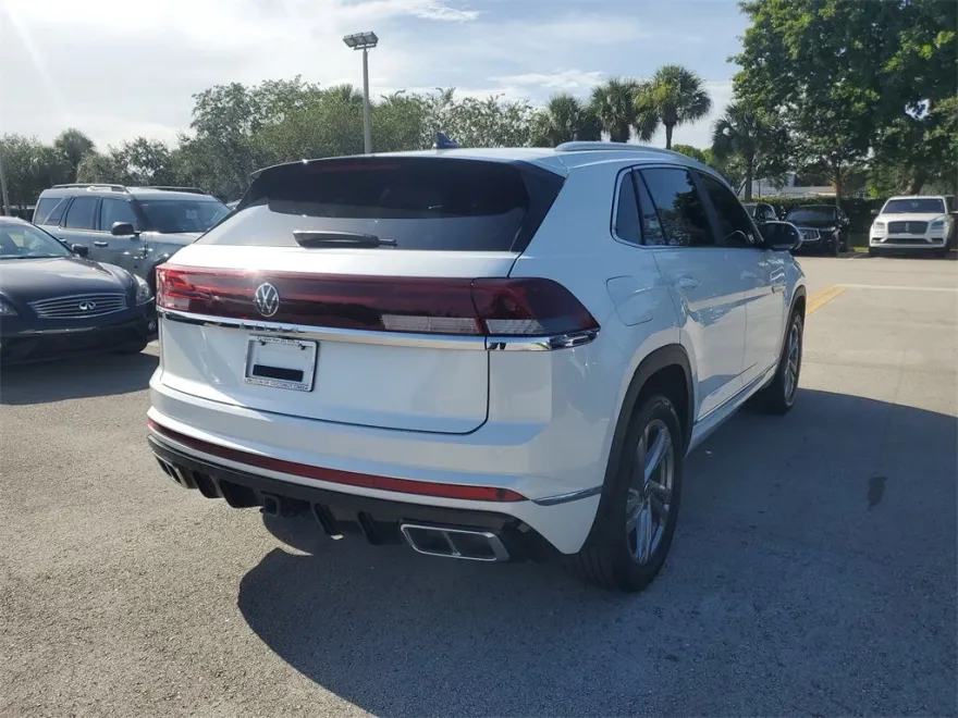 2024 Volkswagen Atlas Cross Sport SEL R-Line photo 1