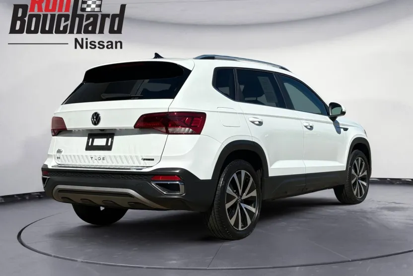 2022 Volkswagen Taos SE photo 1