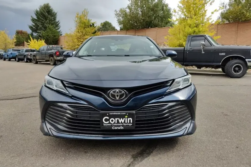 2018 Toyota Camry LE photo 1