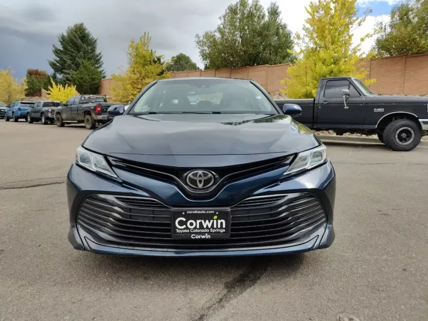 2018 Toyota Camry LE photo 1