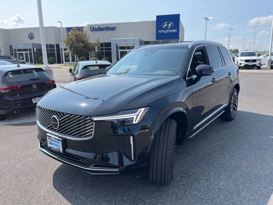 2025 Volvo XC90 B5 Plus photo 1