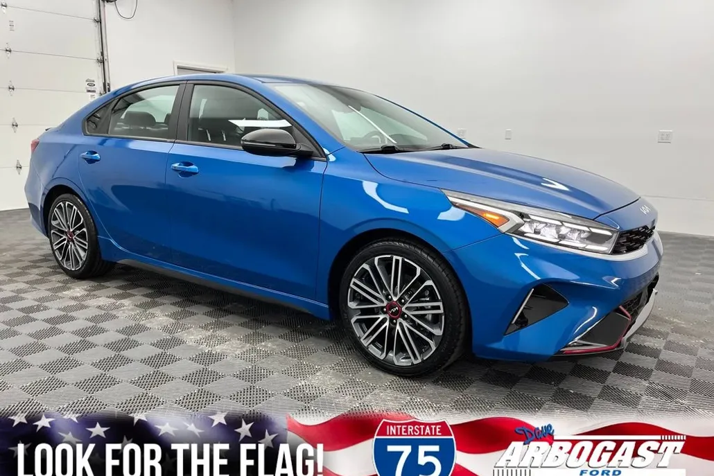 2023 Kia Forte GT photo 1