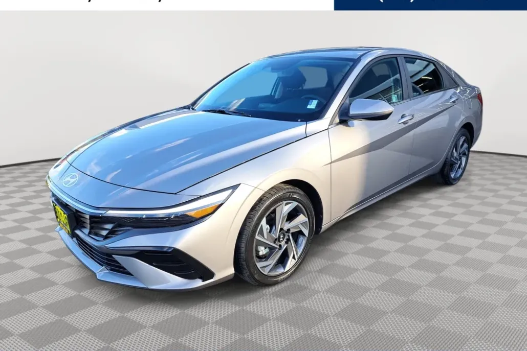 2025 Hyundai Elantra SEL Convenience photo 1