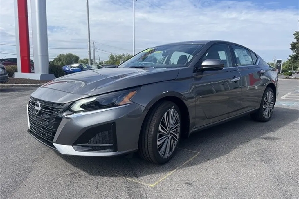 2025 Nissan Altima SL photo 1