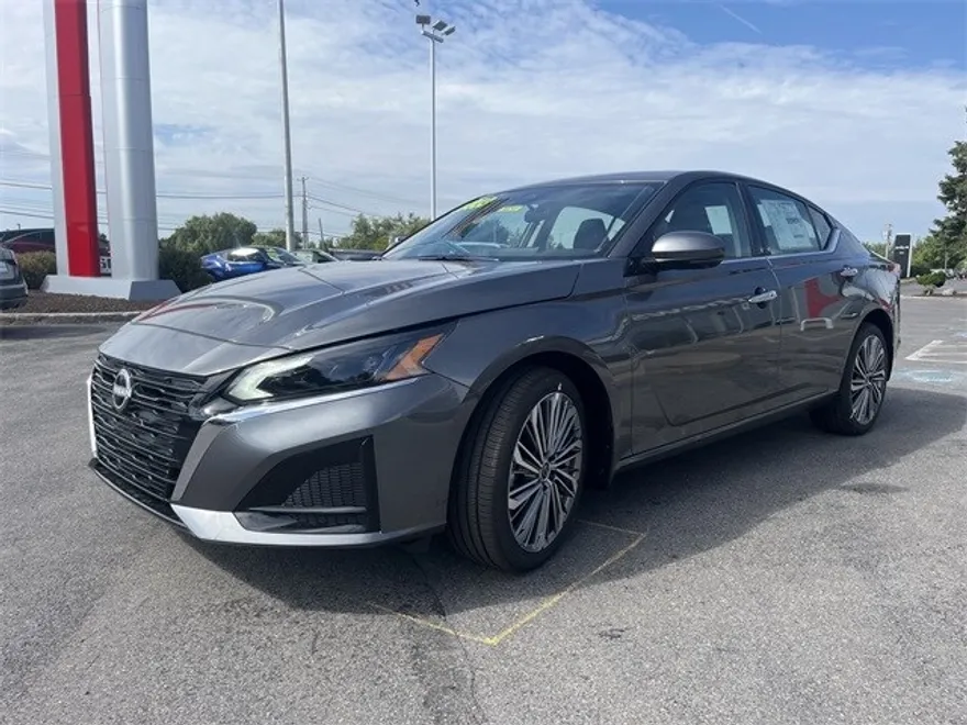 2025 Nissan Altima SL photo 1