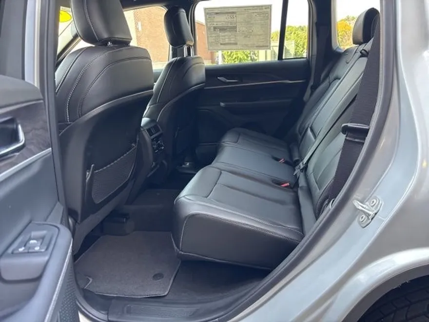 2025 Jeep Grand Cherokee Limited photo 1