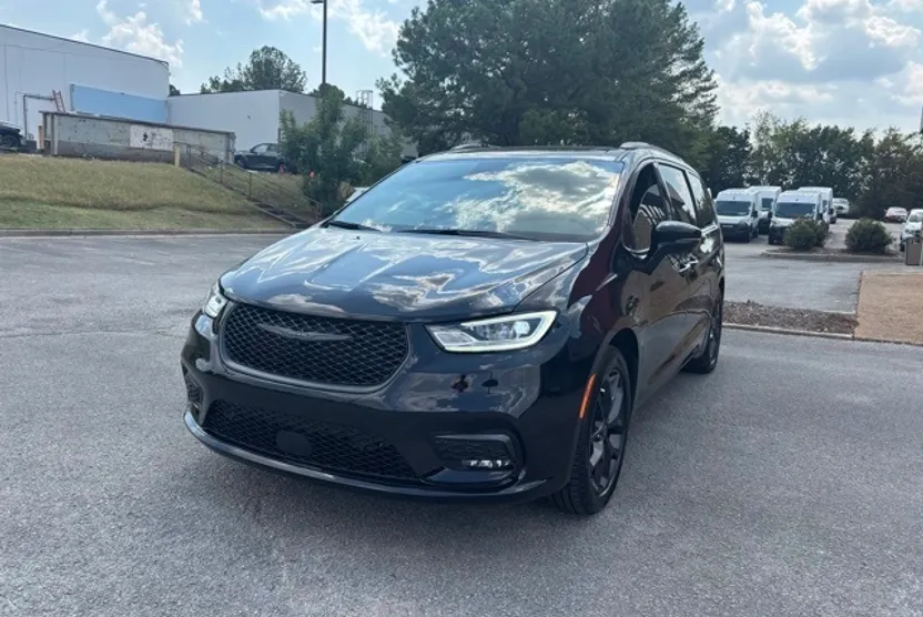 2026 Chrysler Pacifica Limited photo 1