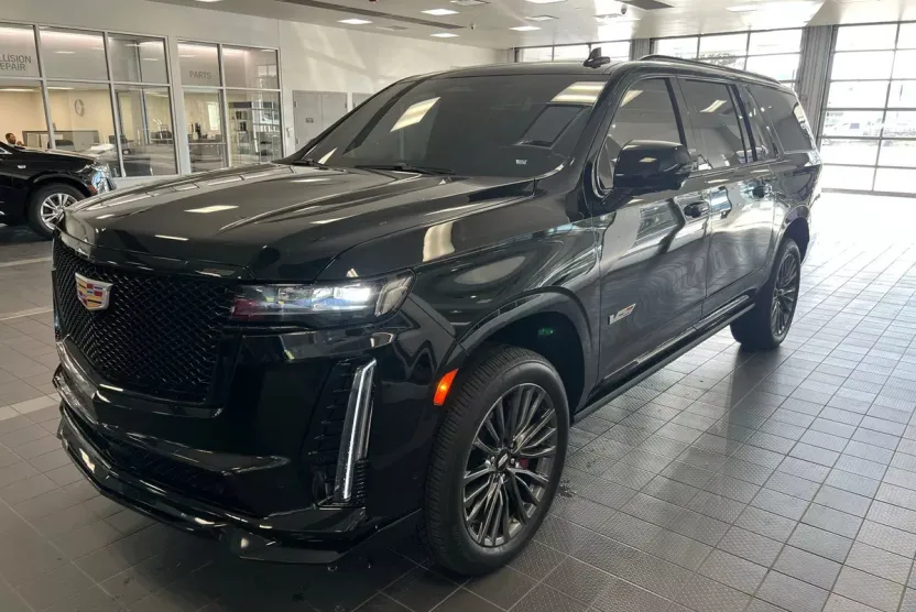 2024 Cadillac Escalade ESV V-Series photo 1