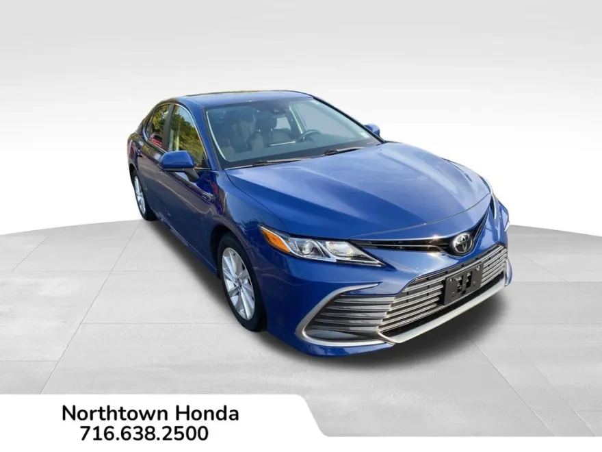 2023 Toyota Camry LE photo 1