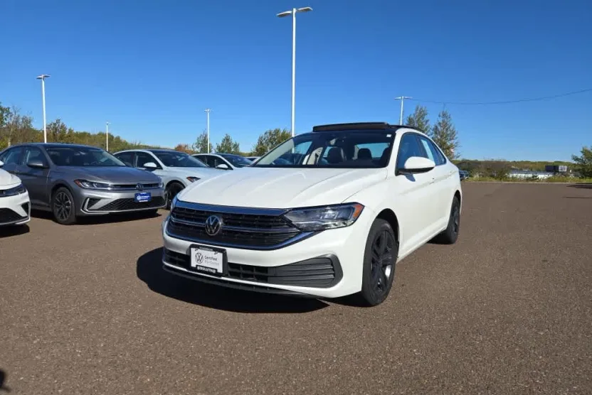 2023 Volkswagen Jetta SE photo 1