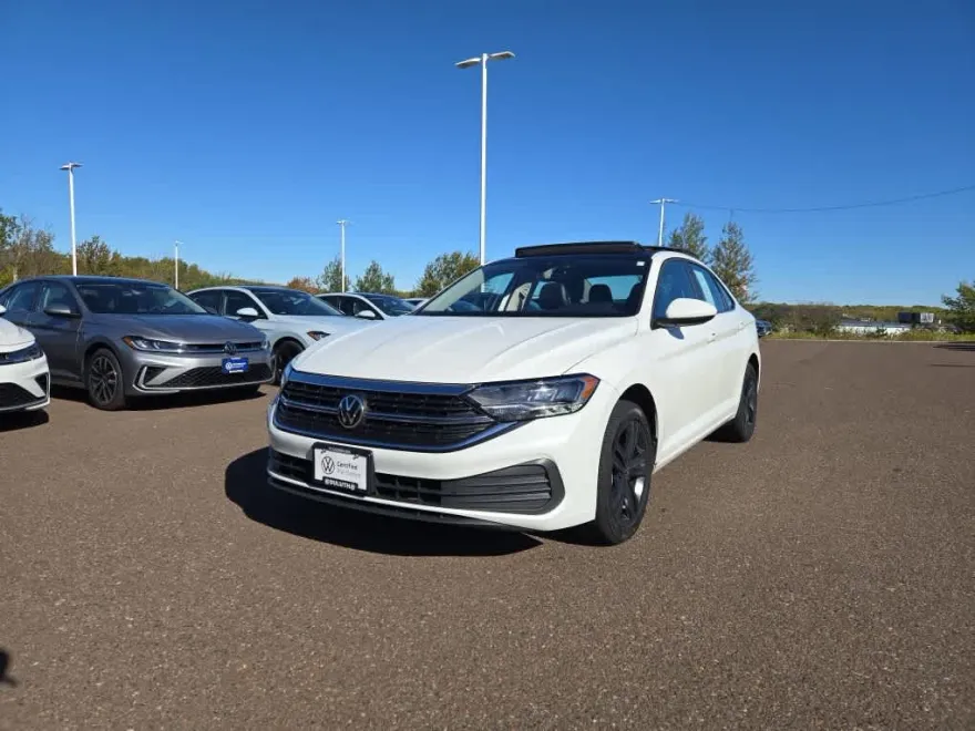 2023 Volkswagen Jetta SE photo 1