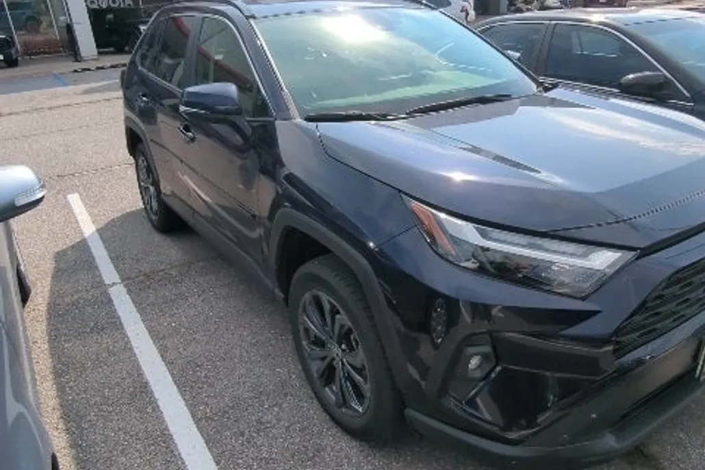 2023 Toyota RAV4 Hybrid XLE Premium photo 1