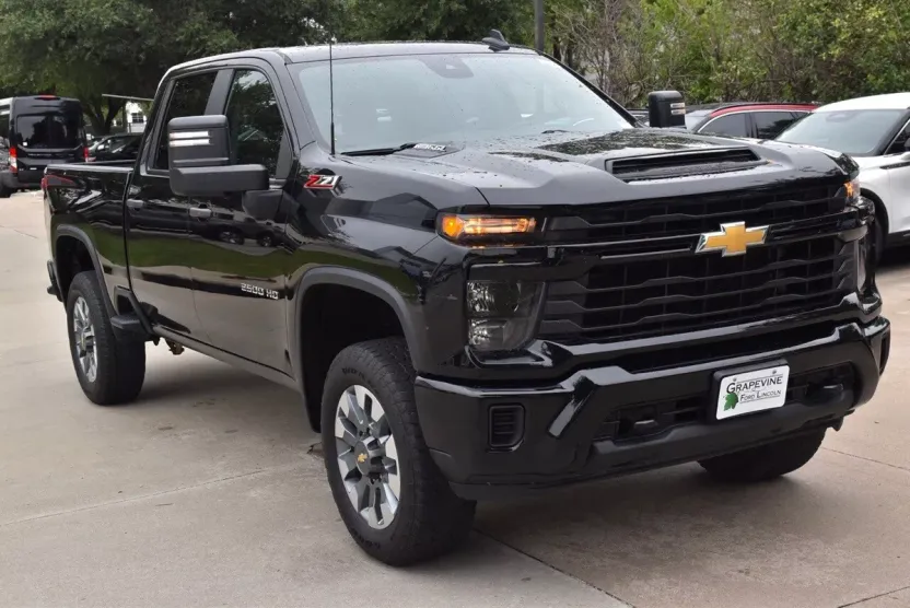 2024 Chevrolet Silverado 2500HD Custom photo 1