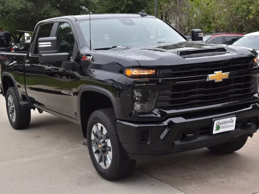 2024 Chevrolet Silverado 2500HD Custom photo 1