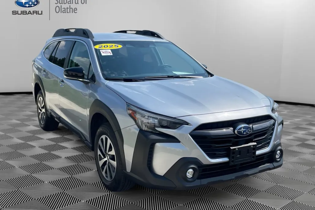 2025 Subaru Outback Premium photo 1