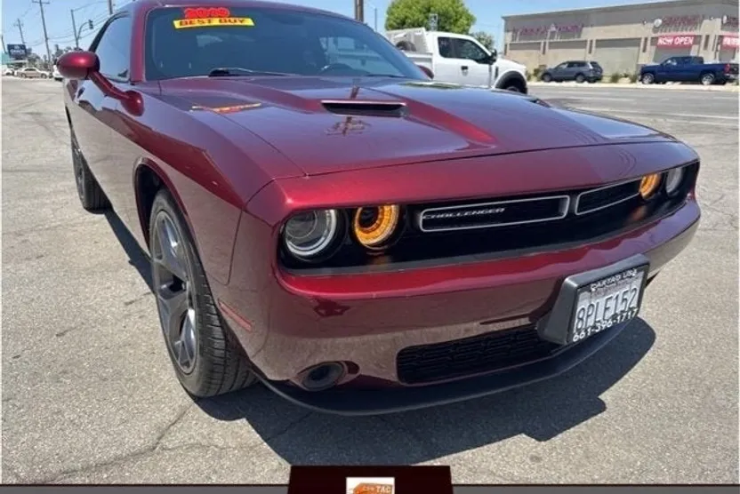 2019 Dodge Challenger SXT photo 1