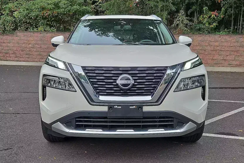 2023 Nissan Rogue Platinum photo 1