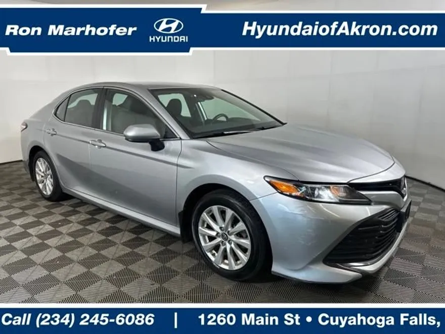 2019 Toyota Camry LE photo 1