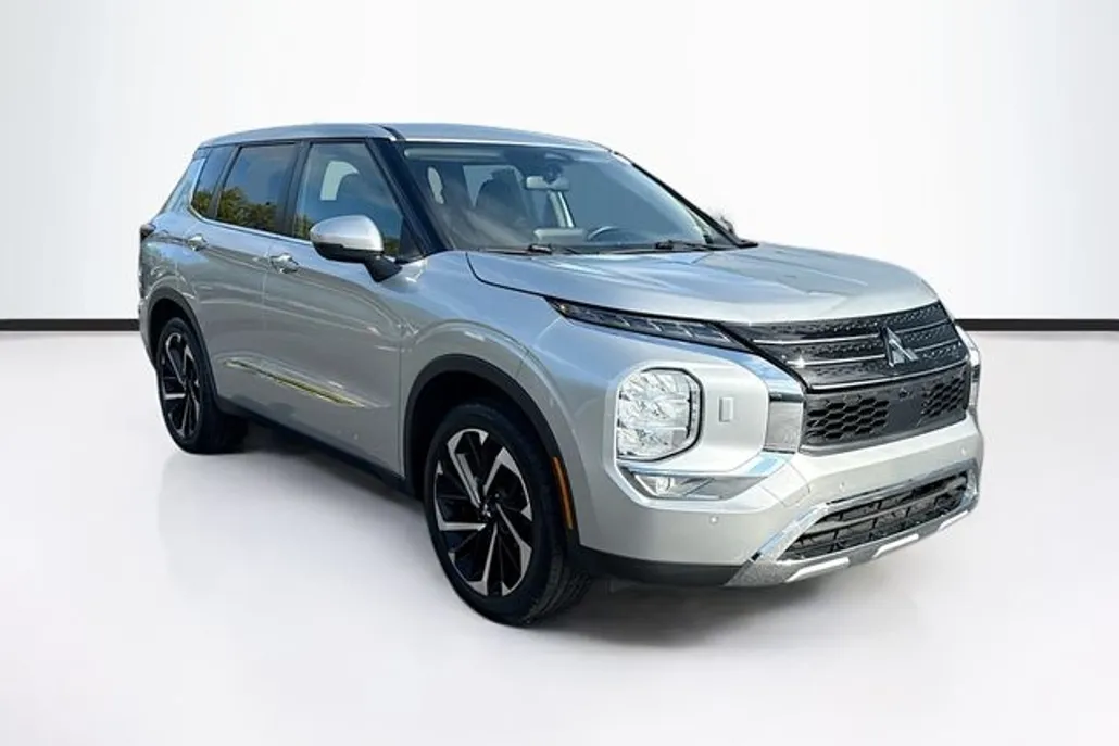 2022 Mitsubishi Outlander SE photo 1