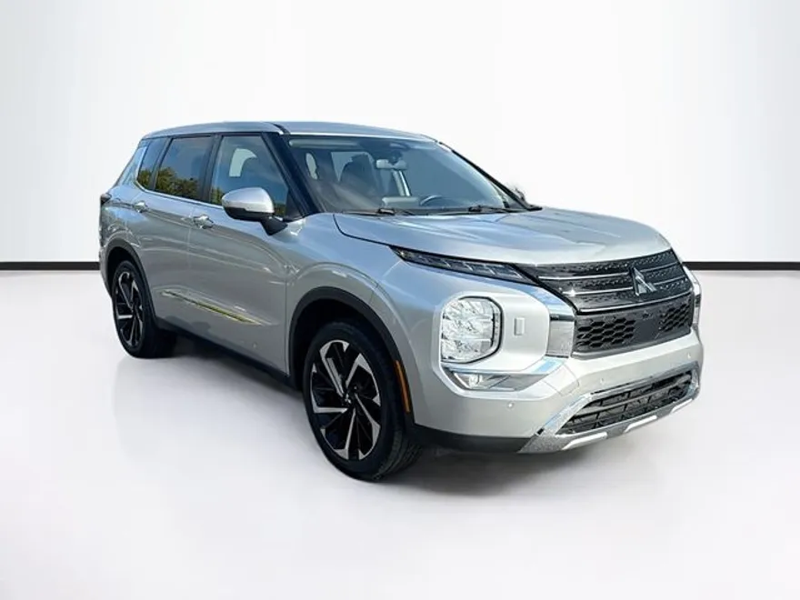 2022 Mitsubishi Outlander SE photo 1
