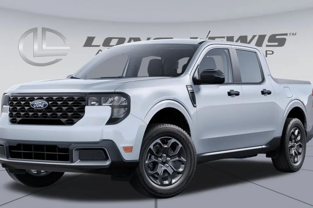 2025 Ford Maverick XLT photo 1