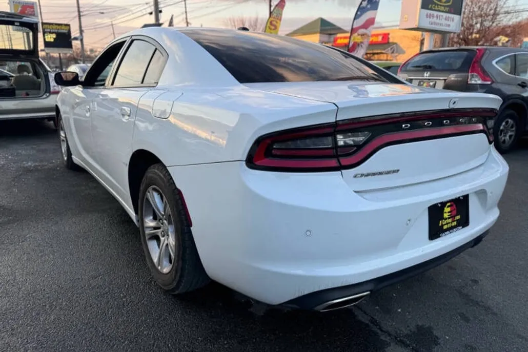 2019 Dodge Charger SXT photo 1
