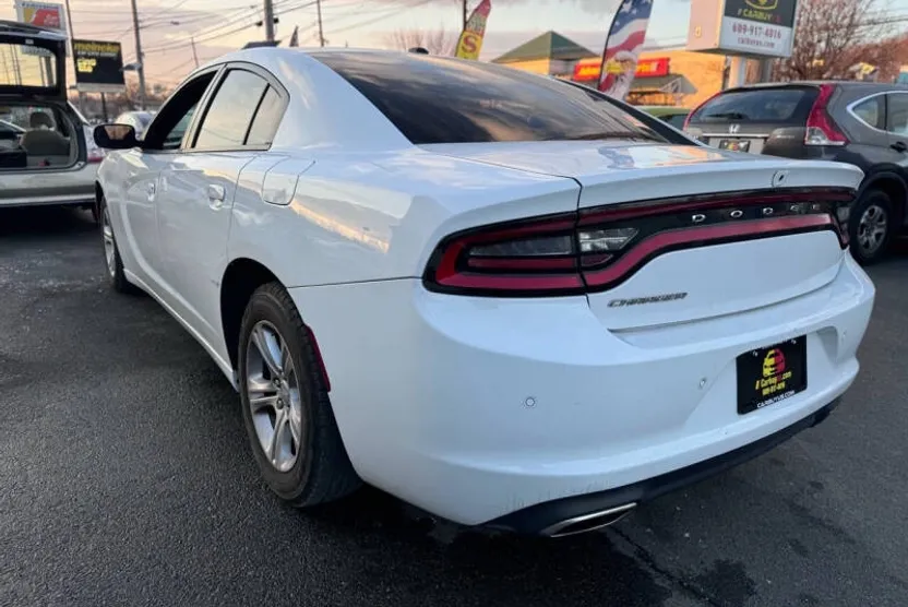 2019 Dodge Charger SXT photo 1