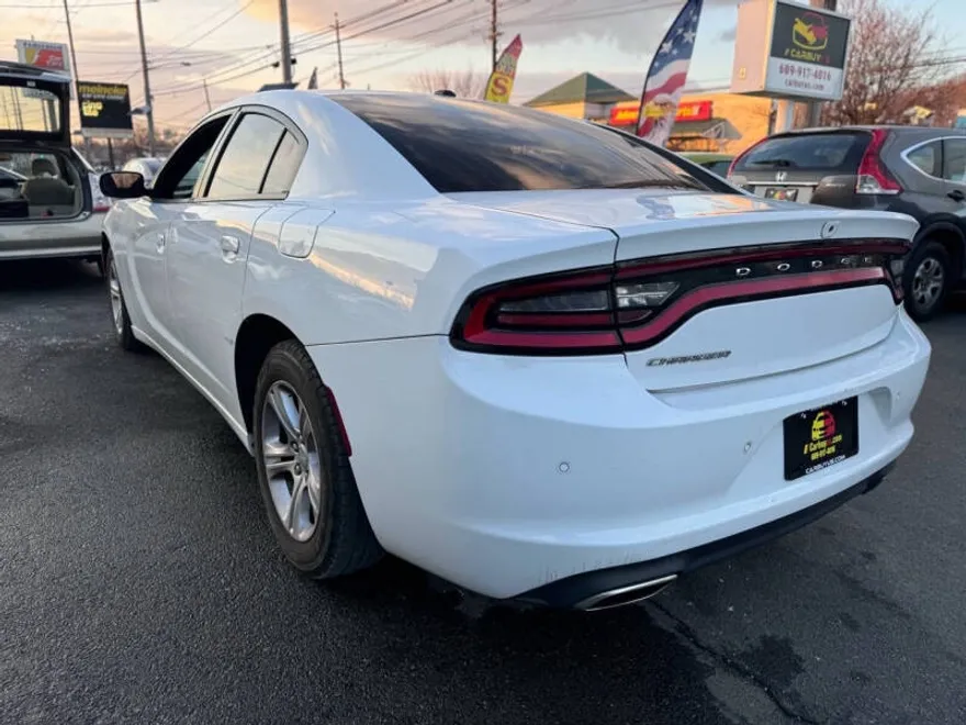 2019 Dodge Charger SXT photo 1