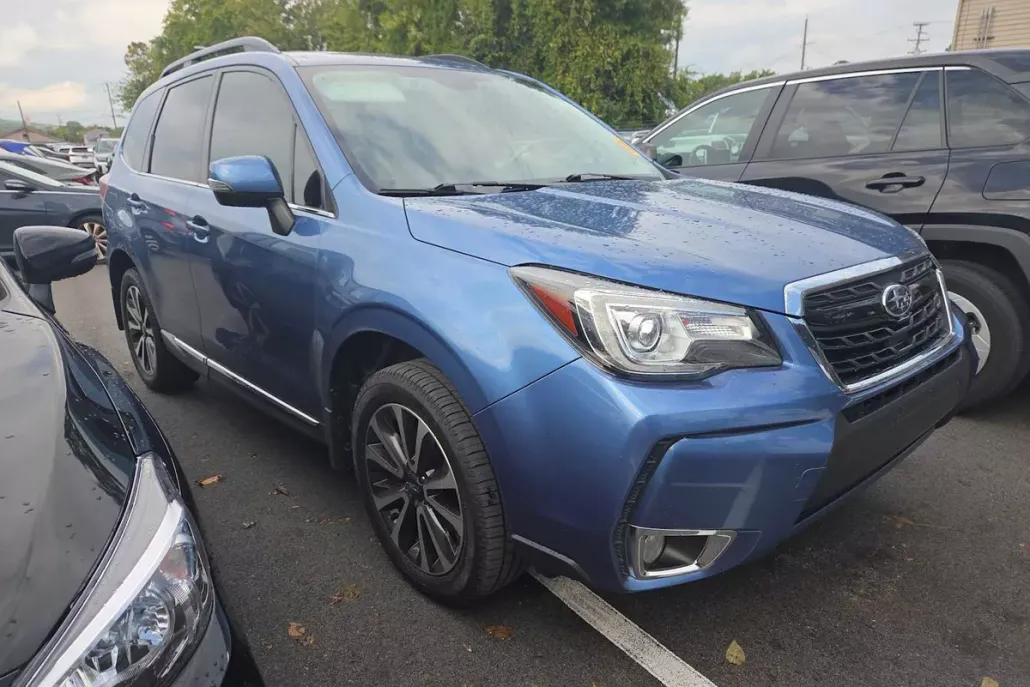 2017 Subaru Forester Touring photo 1