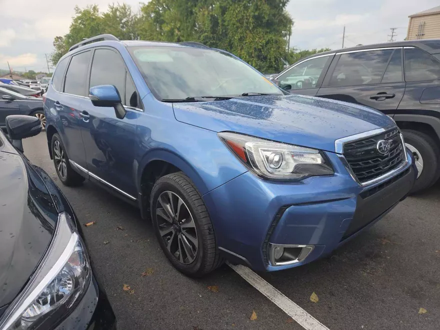 2017 Subaru Forester Touring photo 1