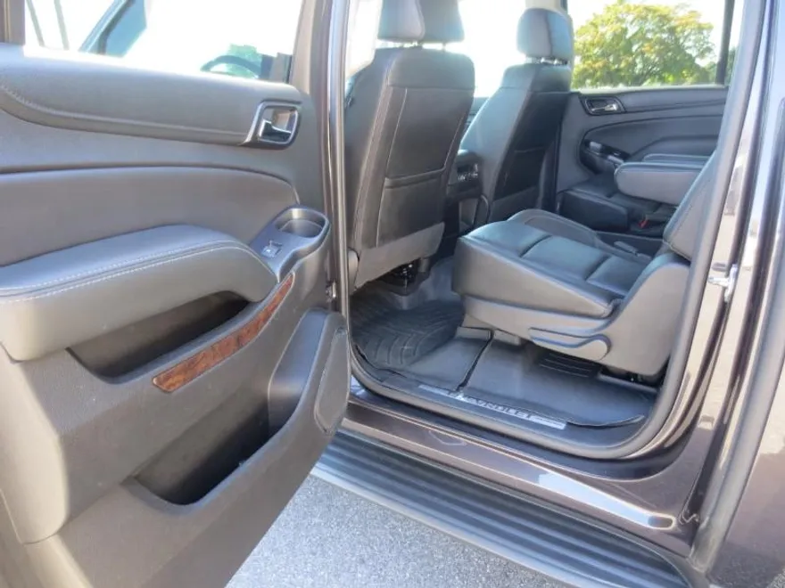 2018 Chevrolet Suburban LT photo 1
