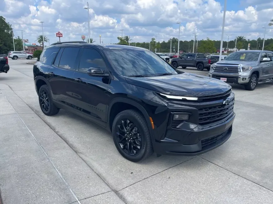 2025 Chevrolet Traverse photo 1