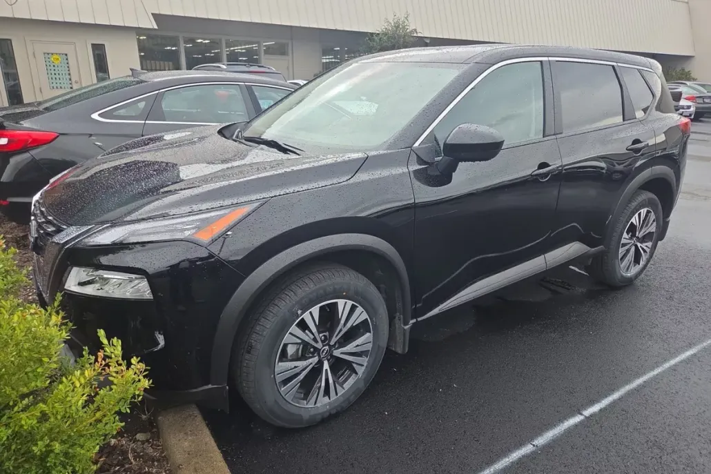 2023 Nissan Rogue SV photo 1