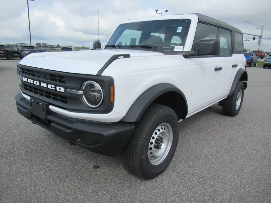 2025 Ford Bronco Base photo 1