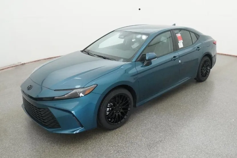 2026 Toyota Camry LE photo 1