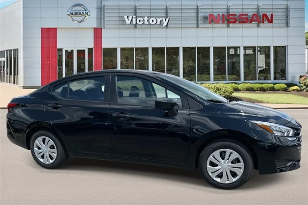 2025 Nissan Versa 1.6 S photo 1