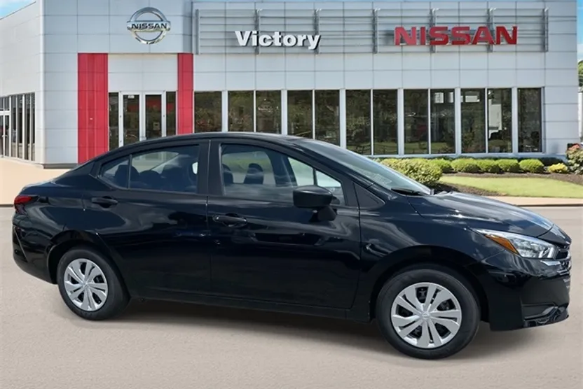 2025 Nissan Versa 1.6 S photo 1